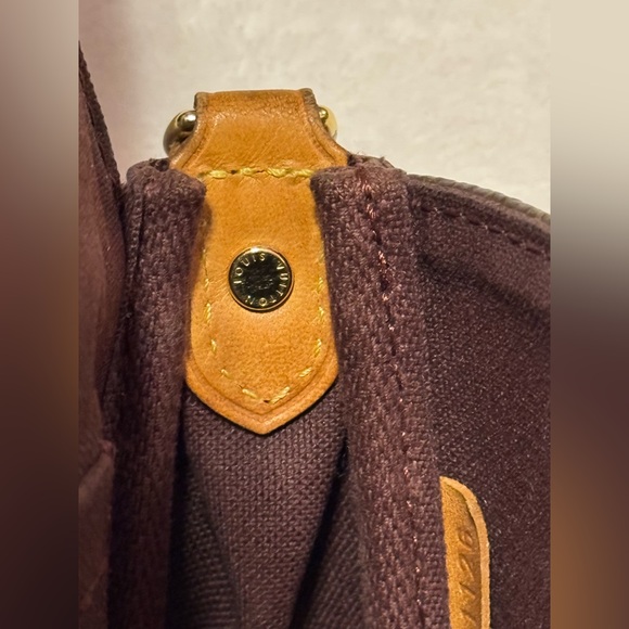 Louis Vuitton Favorite PM Monogram Purse - Picture 9 of 14